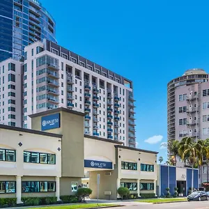 https://rodeway-inn-long-beach.topanaheimhotels.com