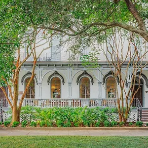 https://bellwether-house.top-hotels-in-savannah.com
