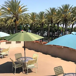 https://super-8-anaheim-near-disneyland.topanaheimhotels.com